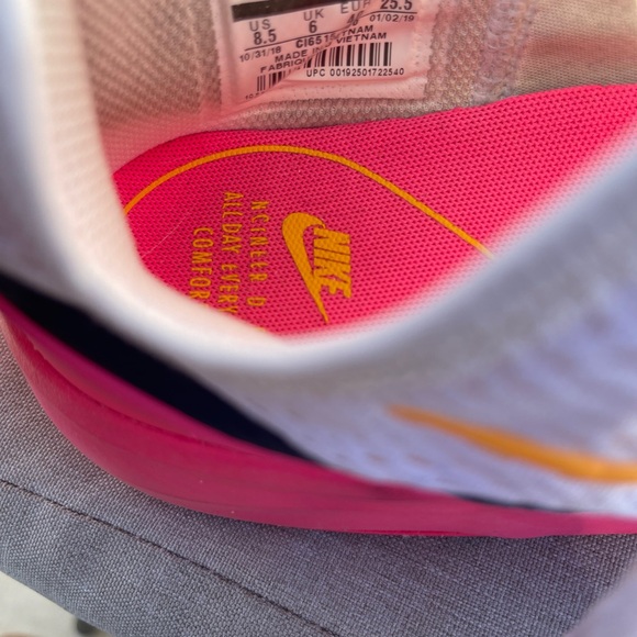 Nike AirMax Motion 2 - gently used size 8.5 - Picture 5 of 7